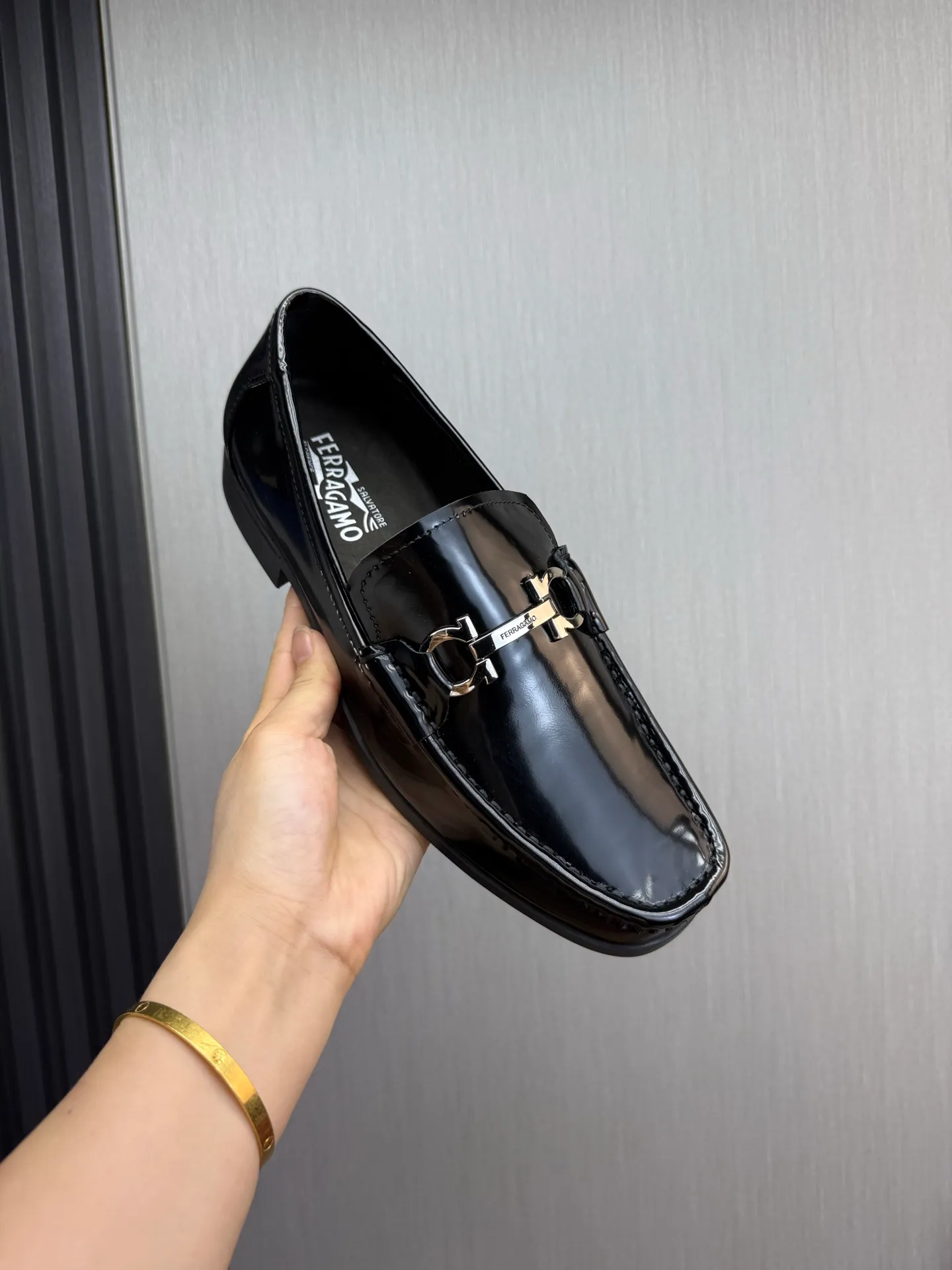 Men's shoes 💰760💰 Ferragamo. [Ferragamo] Men's Loaf leather shoes, the latest hot style, 1:1 original purchase quality, top quality, imported open-edge beaded cowhide leather on the upper, hand-made three-dimensional stitching highlights the round toe design, the inner feet are made of imported cowhide, with original wear-resistant rubber outsole, matching code 39-44, (38, 45 custom-made, non-refundable)